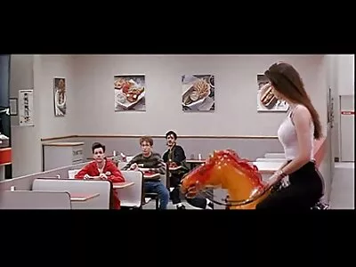 Uppvärmd diskussion löses över chefens bord