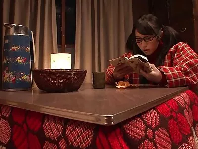 Paula bredde ut benen på soffan