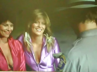 Tre härliga tikar glädjande ett Dick huvud