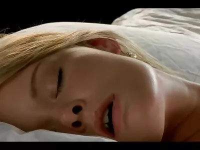 Ravishing Russian babe suger och knullar jättekuk