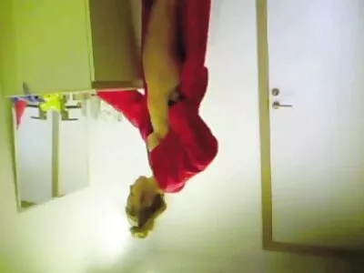 Sexiga AJ Applegate har sex med sin brors vän och får cum på benen