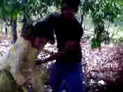 Brunett MILF Rose fick sina hål körd hårt