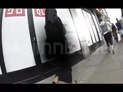 Sexig babe knullar på bakgården