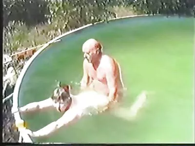 Svarthårig slampa har smutsig mun