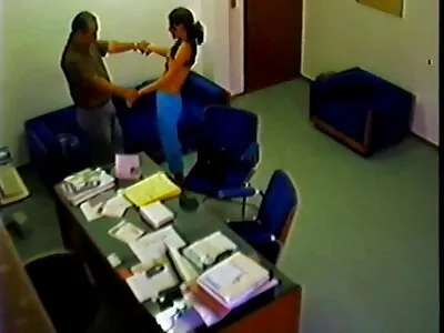 Het blondin knullar sin systers pojkvän