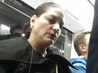 Bedårande brunett tränar hårt