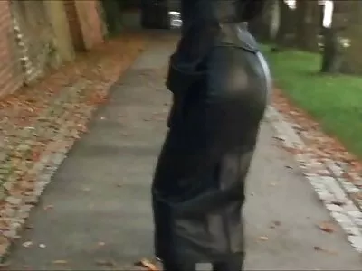 Vackra latina Bridgette B blir dubbelpenetrerad av två kåta hingstar