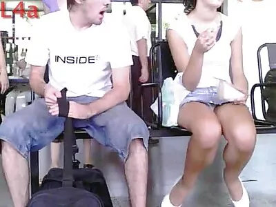 Asiatisk brunett knullar sin rumskamrat