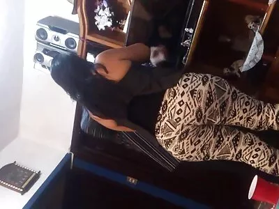 Saucy PAWG Keisha Gray blir oljad och skakad utomhus