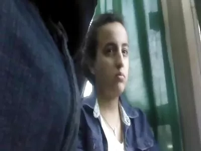 Nicolette Shea blåser för stor kuk och blir knullad på bordet