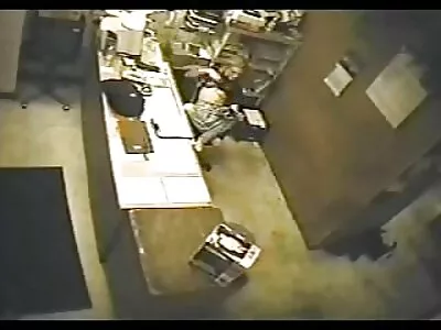 Ebony Tina Fire försöker på underkläder och blir knullad av bf