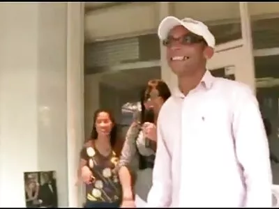 Hemmafruen Vera King onanerar framför kameran