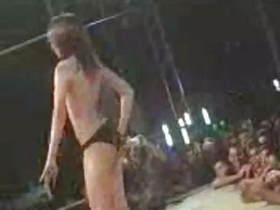 Sexiga Emma Hix har sex och dödar sin kompis