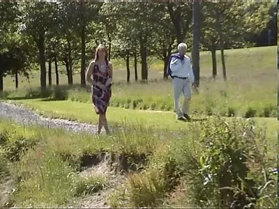 Stor titted lärare rider kuk