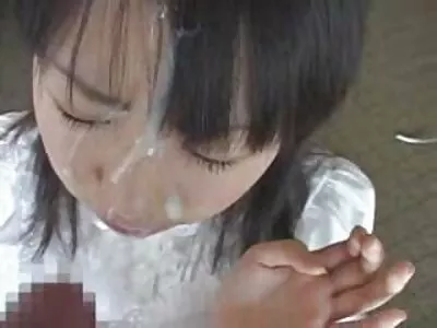 Avas inbjudan till James inuti badrummet