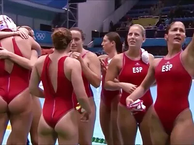 Rödhårig milf blir böjd och knullad som en hora