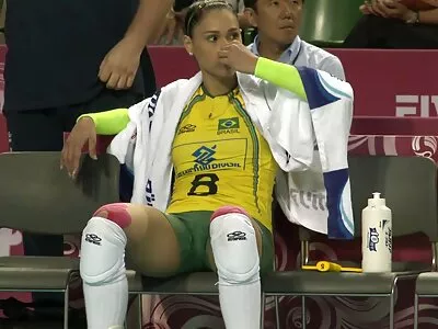 Vällustig brunett milf knullade sin nya granne