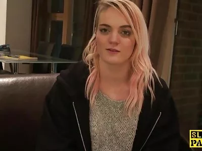 Blondin blev knullad på morgonen