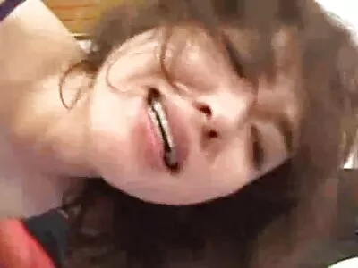 Jojo Kiss blåser massiv svart kuk innan han tar den i hennes fitta