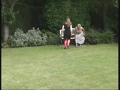 Sexig piga gör ett perfekt jobb