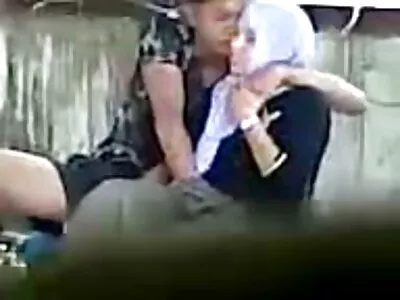 Curvy Milf lär en tonåring att slicka och knulla