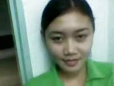 Två skolflickor tillfredsställer sin professor