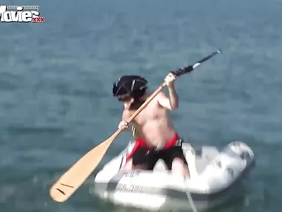 Brenda får händerna på vit kuk