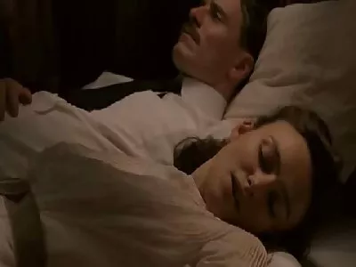 Eva Notty i en trekant med en rektor