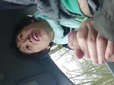 Adria Rae blir dubbelhårig i olika positioner